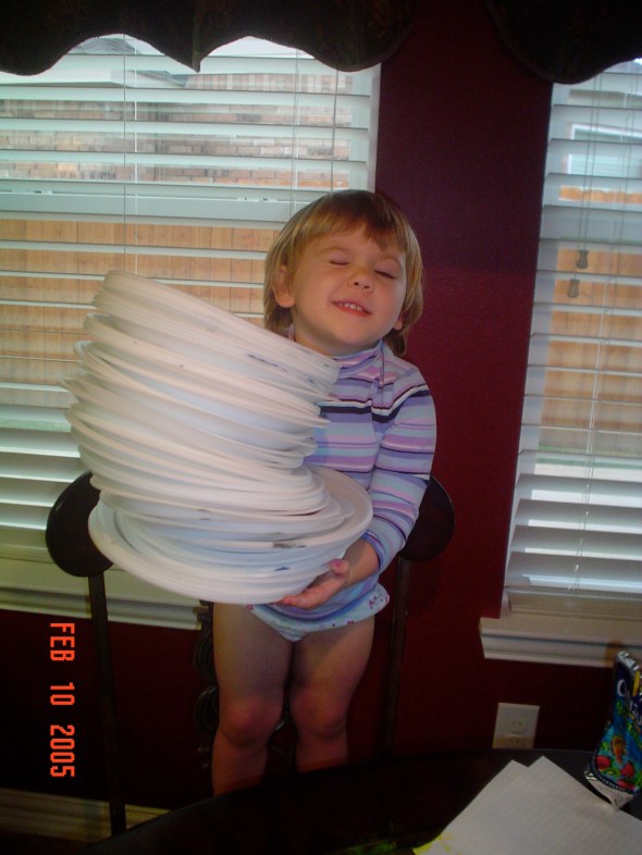 M&hugestackpaperplates